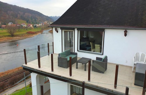Konigstein an der Elbe Apartment | Elbblick-grosse-Loftwohnung-mit-Terasse-Sauna-und-Kamin