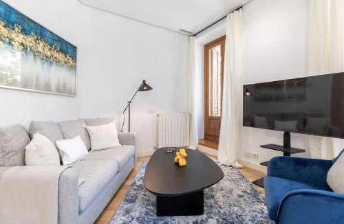 Goya Apartment | Elegant 3BR Apartment in Central Alcalá