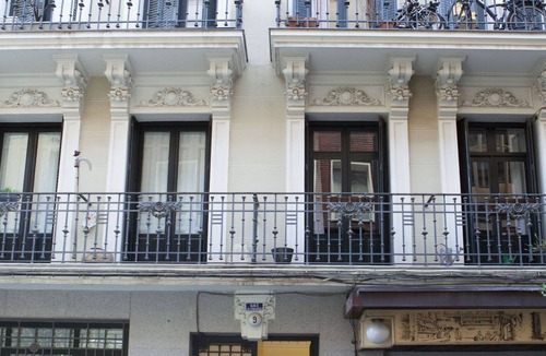 Cortes Condo | Elegant apartment next to the Prado, Thyssen and Reina Sofia