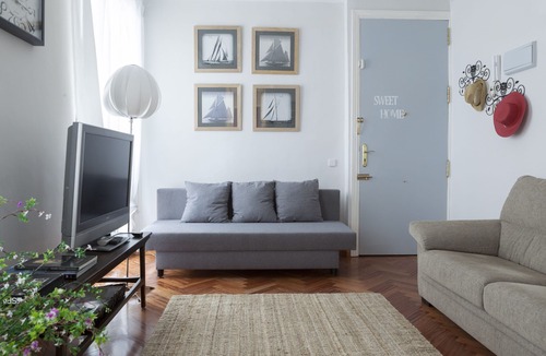 Cortes Condo | Elegant apartment next to the Prado, Thyssen and Reina Sofia