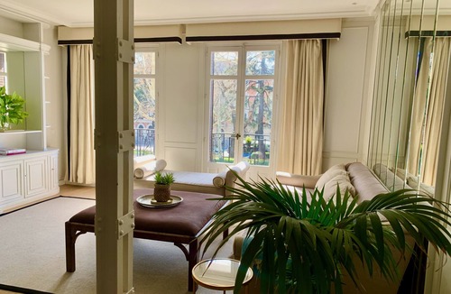 Jeronimos Apartment | Elegant Family Retreat Steps from Retiro park and Atocha.