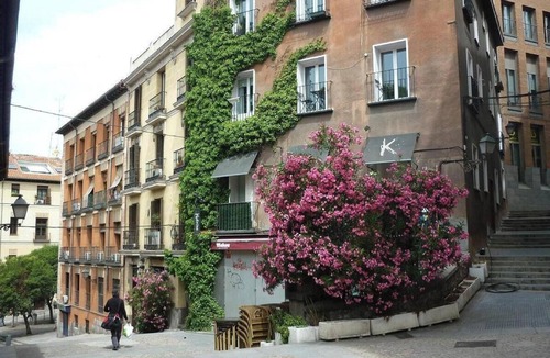 Embajadores Apartment | Elegant Luxury Apartment in Puerta del Sol with 3 En-Suite Bedrooms