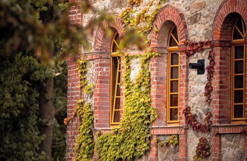 Buhlau Apartment | Elegant retreat: sauna, whirlpool bath and fireplace - last minute
