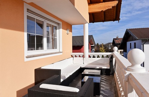 Prien am Chiemsee Apartment | Elegant vacation apartment 100sqm, up to 6 guests, balcony, wellness/sauna