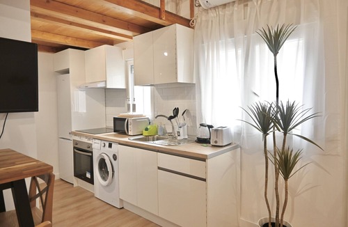 San Diego Apartment | Encantador Estudio con Cama en Mezanine y Patio Compartido MPE35G