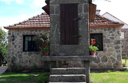 Ponte Caldelas House | Entire house with fenced property, garden, and barbecue. August 1–7 110€/noche