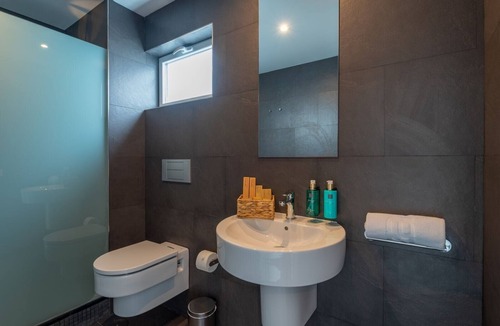 Playa Blanca Resort | 'Ereza Villas Royal Deluxe Hoopoe- 9' with Mountain View, Wi-Fi and Air Conditioning
