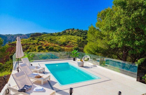 Archidona House | Escapada premium con jacuzzi y piscina climatizada