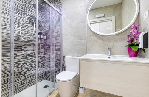 Ciudad Lineal Apartment | "Espacio Norma 1" con 1 Hab, AC & SmartTV en Las Ventas