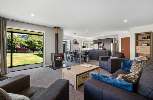 Arrowtown House | Eureka Cottage - Arrowtown Holiday Home