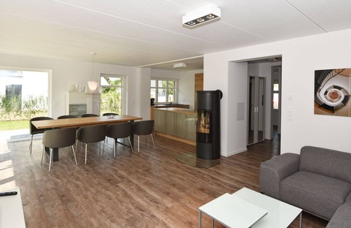 Lobbe House | excl. Thatched Villa Baltic Freshness only 500 meters from the beach for 6 + 2 pers.