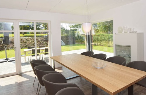 Lobbe House | excl. Thatched Villa Baltic Freshness only 500 meters from the beach for 6 + 2 pers.
