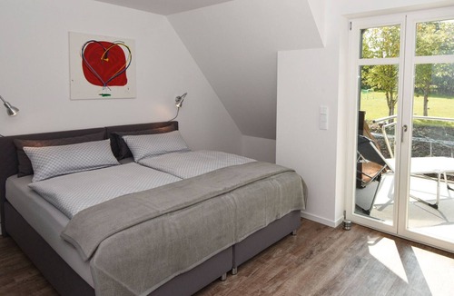 Lobbe House | excl. Thatched Villa Baltic Freshness only 500 meters from the beach for 6 + 2 pers.