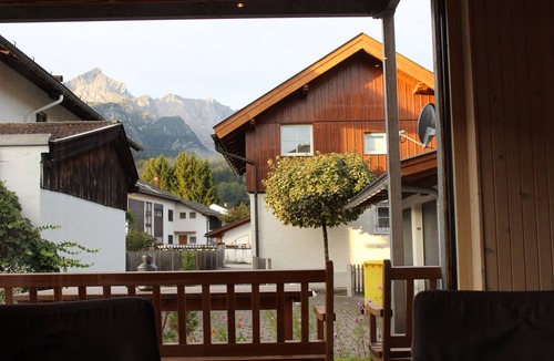 Garmisch-Partenkirchen Apartment | Exclusive Mondholz vacation apartment in a very quiet and central location in Garmisch