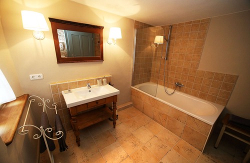 Graupa House | Exclusive 4-star holiday home for 8-12 people on historic Dreiseithof