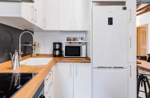 Embajadores Apartment | Exclusive Renovated Penthouse in La Latina–Walk to Plaza Mayor & Puerta del Sol