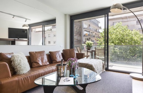Sant Gervasi Apartment | Executive Apartment for 6 Near Barcelona's center