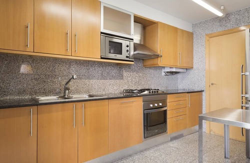 Sant Gervasi Apartment | Executive Apartment for Corporate Groups of 6