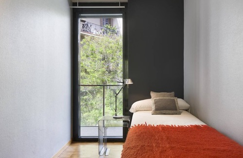Sant Gervasi Apartment | Executive Apartment for Corporate Groups of 6
