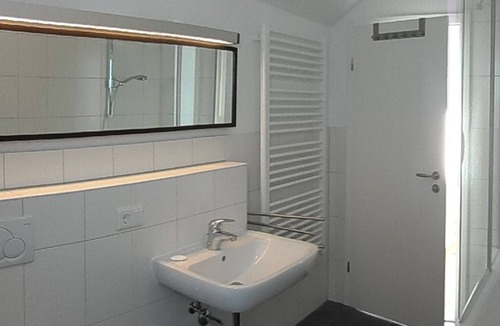 Au am Inn Apartment | Expanded Spacious and modern, fully equipped kitchen and large living area