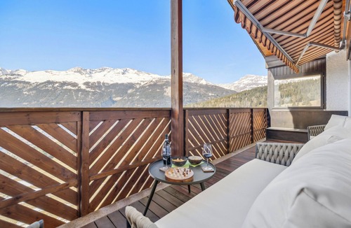 Lens Ski Chalet | Exquisite Duplex with a view by Mrs Miggins