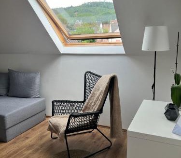 Hagen Apartment | Exquisites Loft mit Schloß Blick für 5 Personen