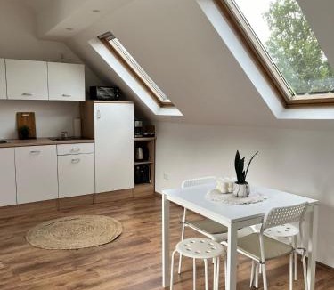 Hagen Apartment | Exquisites Loft mit Schloß Blick für 5 Personen