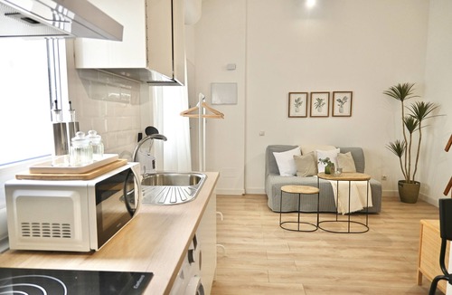 San Diego Apartment | Exquisito Estudio con Cama en Mezanine y Patio Compartido MPE35C
