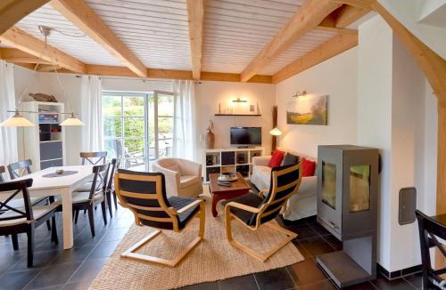 Seedorf Villa | Fachwerkhäuser Seedorf - Haushälfte "Sophie Charlott" mit Kamin und Terrasse