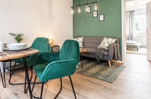 Augsburg-Goggingen Apartment | ☆FAIR+UNI: Modern & Stylish for 4: Kitchen+Parking
