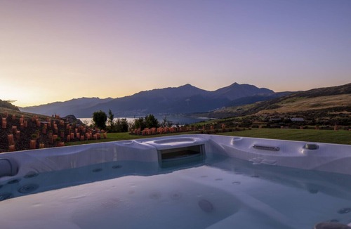 Kawarau Falls House | Falconridge - Architectural dream home on Jacks Point golf course
