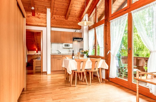 Unterwoessen Apartment | Familien Dachstudio (Ferienwohnung ca. 46 m², max. 4 Personen, 2 Schlafzimmer, Wohnküche, Balkon, WLAN, TV)