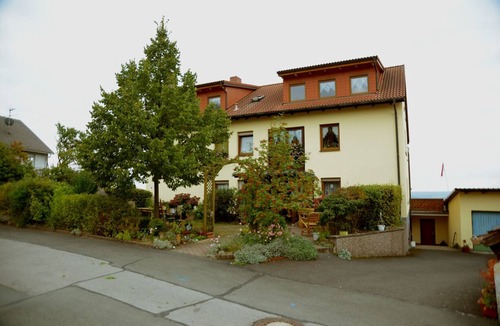 Altenstein Apartment | Familienfreundlich und direkt an der Burgenstraße - Urlaubsdomizil mit Terrasse und Liegewiese