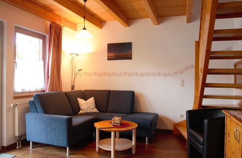 Aue Apartment | Familienfreundliches Ferienhaus (80qm) mit Balkon in ländlicher Umgebung