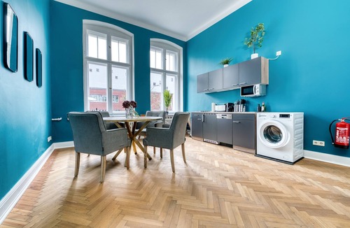 Wilmersdorf Apartment | Family-Friendly 2BR Apartment, Bright Winter Garden, 70m to Metro, Sleeps 6