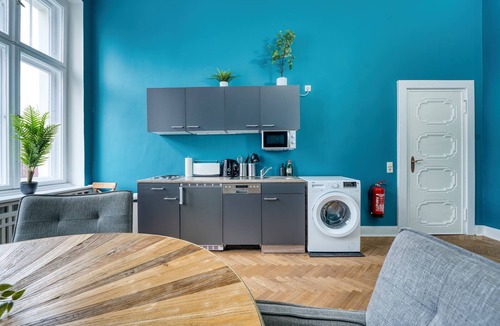 Wilmersdorf Apartment | Family-Friendly 2BR Apartment, Bright Winter Garden, 70m to Metro, Sleeps 6