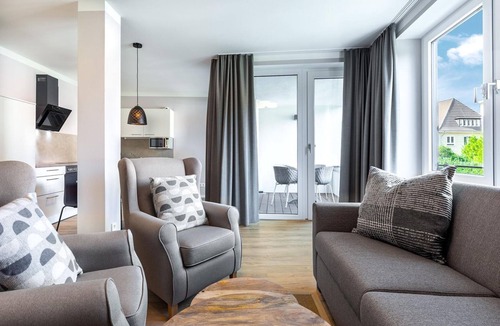 Alt-Travemunde/Ronnau Apartment | Family-friendly and stylish vacation apartment with a view of Godewindpark -