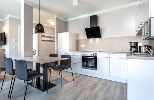 Alt-Travemunde/Ronnau Apartment | Family-friendly and stylish vacation apartment with a view of Godewindpark -