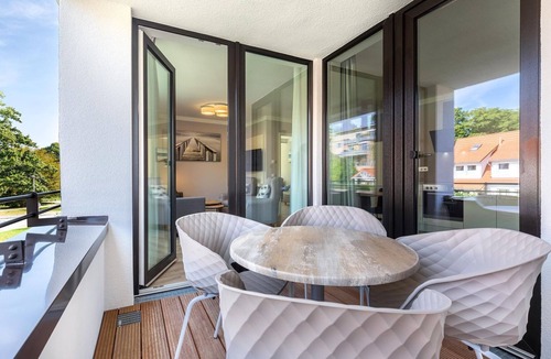 Alt-Travemunde/Ronnau Apartment | Family-friendly and stylish vacation apartment with a view of Godewindpark -