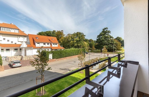 Alt-Travemunde/Ronnau Apartment | Family-friendly and stylish vacation apartment with a view of Godewindpark -