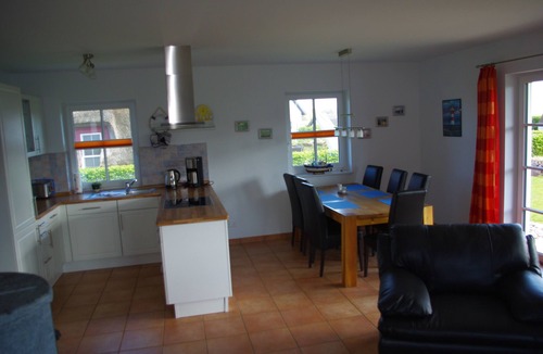 Zinnowitz House | Family-friendly house under thatch for 6 people + 1 child, pets allowed