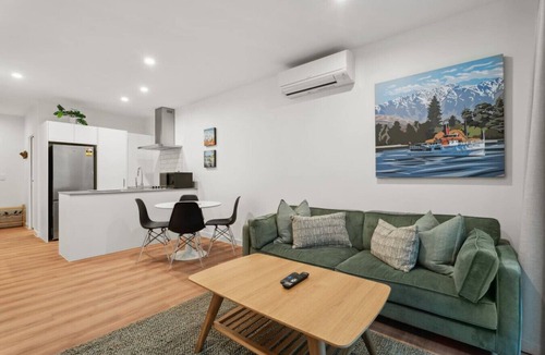Arthur's Point Villa | Fantail Retreat | Alpine Stay Near Coronet Peak
