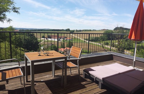 Bad Griesbach im Rottal Apartment | Far-reaching views and pool - ideal for golf and wellness