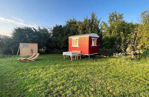 Dettenheim House | Farm glamping with alpacas and goats