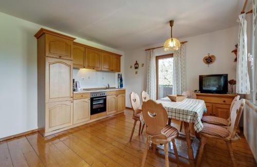 Neukirchen Beim Heiligen Blut House | Farmhouse in Neukirchen near Heiligen Blut