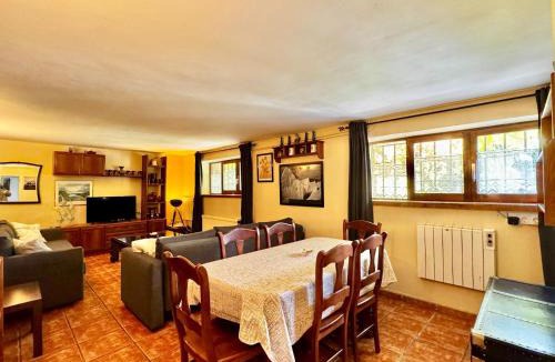 Galapagar House | Farmhouse Apartment with Pool