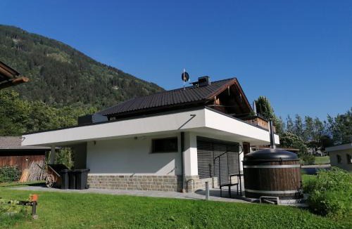 Finsing Ski Chalet | Fasserhäusl -Private Luxury Chalet mit Hot Tub & Sauna