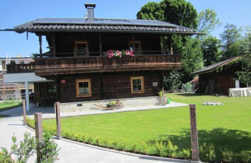 Finsing Ski Chalet | Fasserhäusl -Private Luxury Chalet mit Hot Tub & Sauna