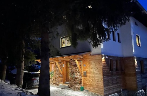 Pettneu am Arlberg Apartment | ☆ FavoriteStays Comfort Apartment with Terrace