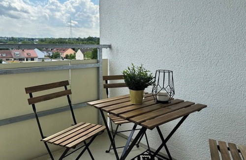 Neusass Old Town Apartment | Feel-good apartment with a great view + close to Augsburg University Hospital